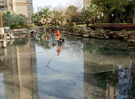 东乡景观池淤泥清理